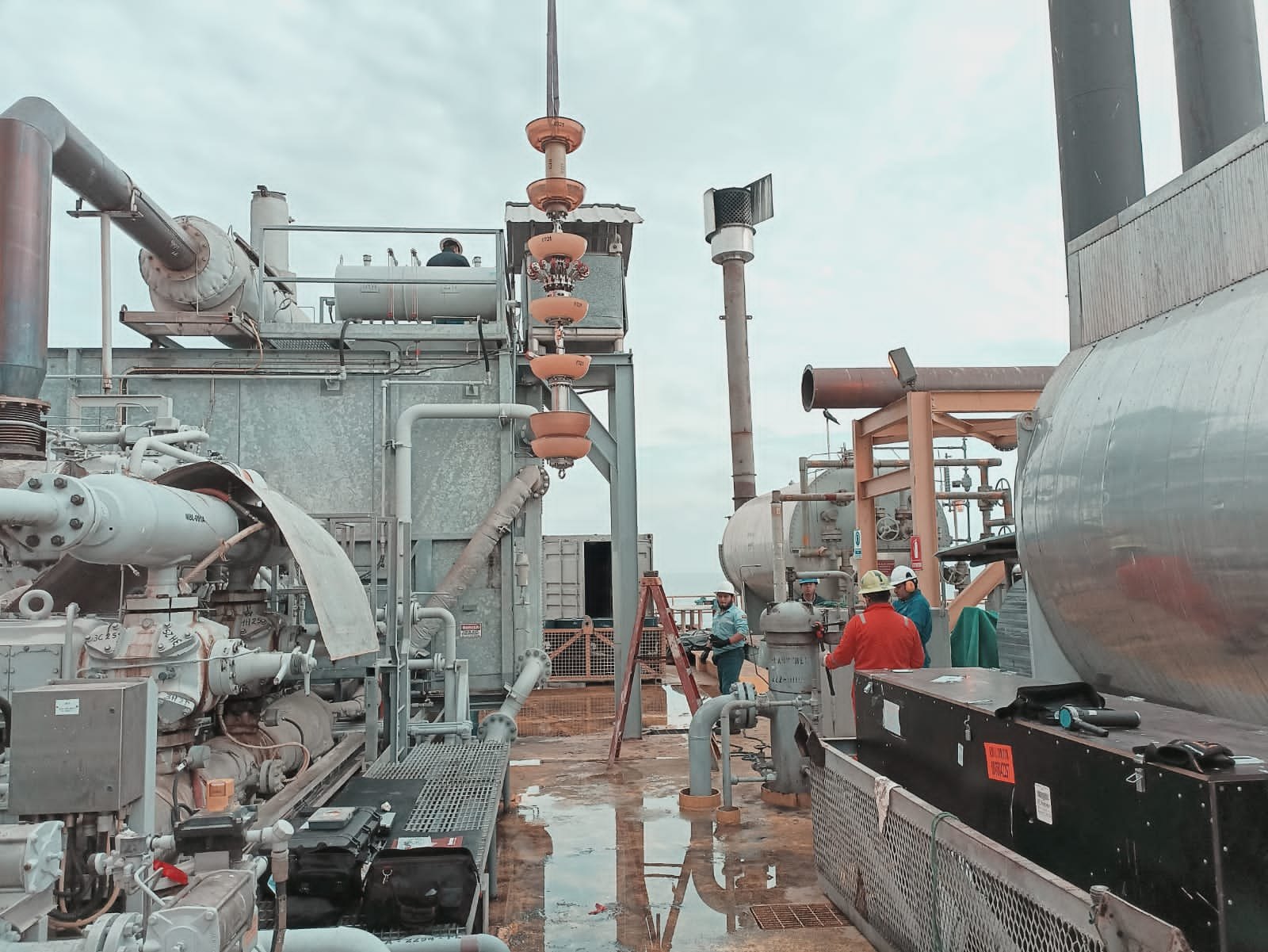 Maniobra de lanzamiento de una herramienta ILI en una plataforma offshore