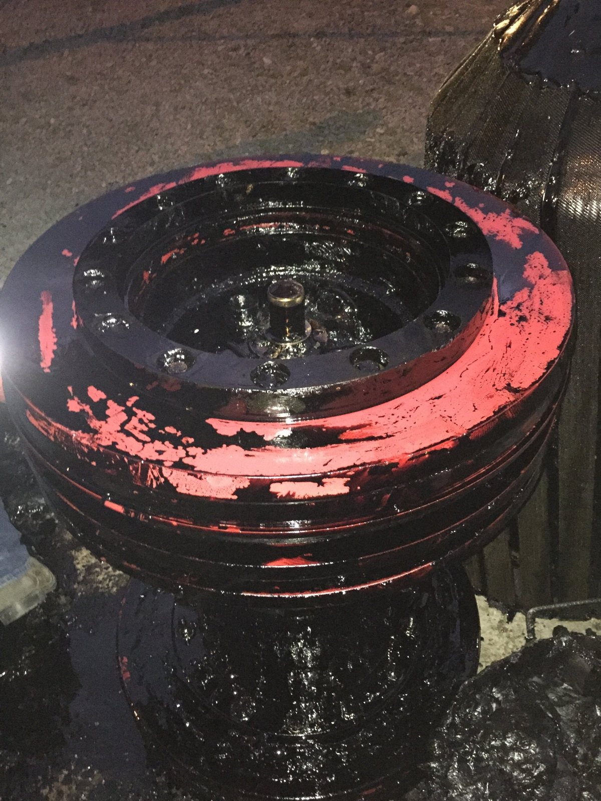 Pig mandril de copas cubierto de depósitos tras la limpieza